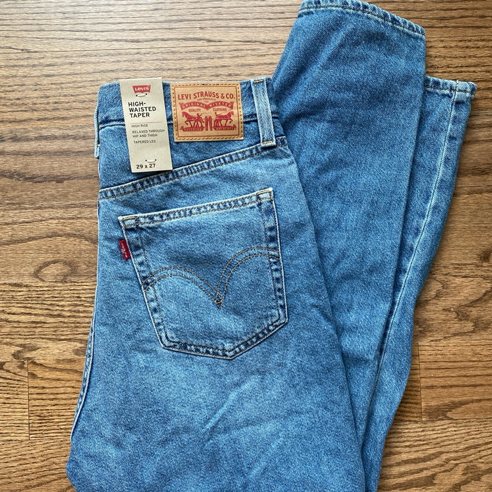 Levi’s High Waisted Mom Jean 29x27